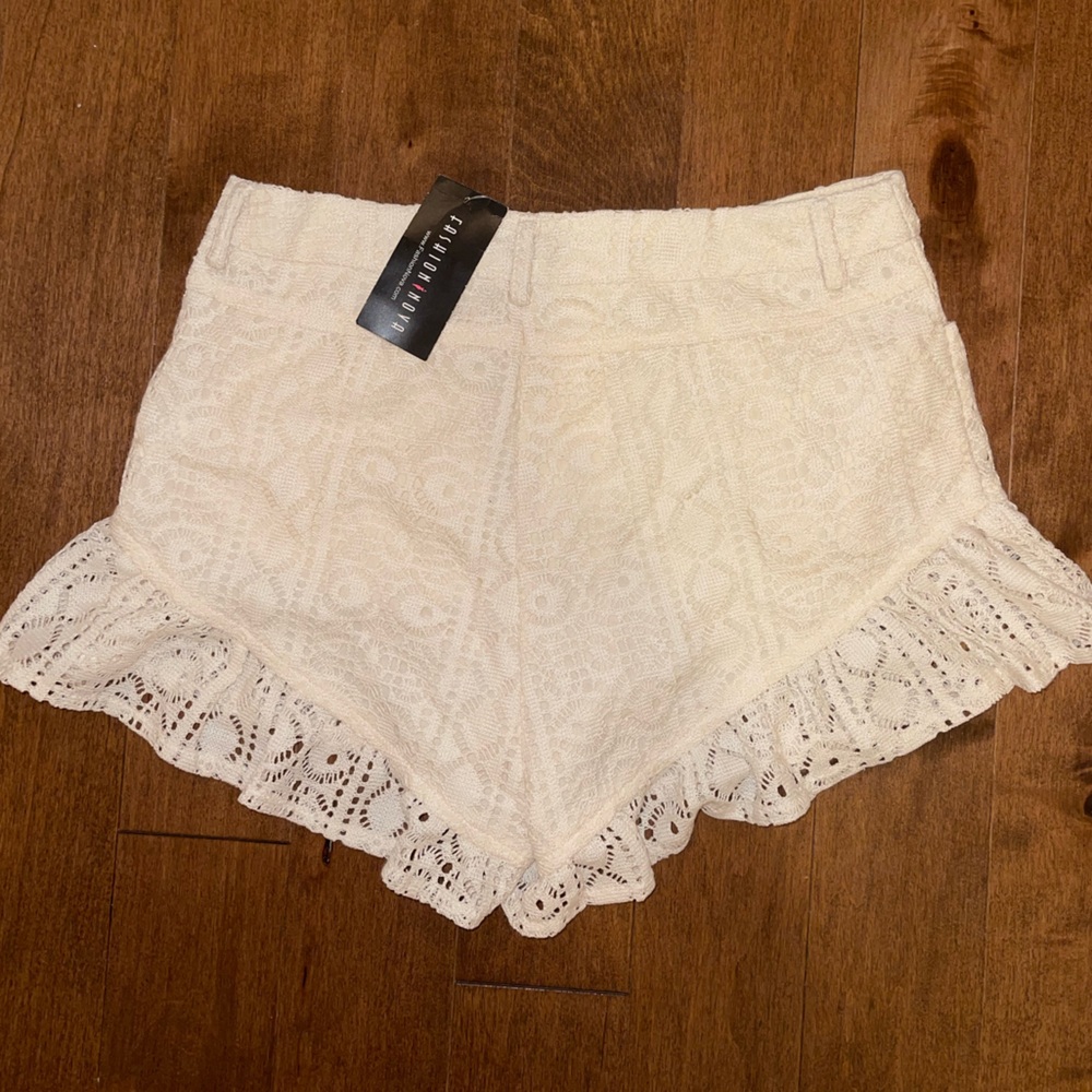 New Small FashionNova white shorts! - Picture 2 of 3